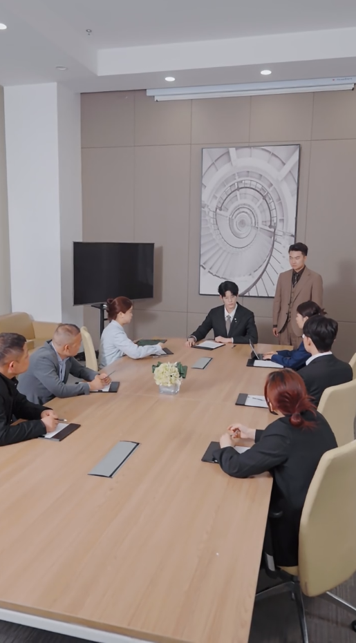 離婚后，哥哥們送我十個(gè)男模
